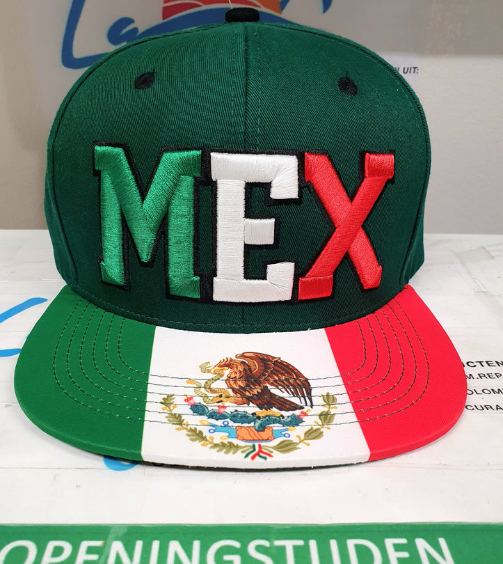 PET met Mexicaanse logo./ Gorras con letras y bandera mexica.