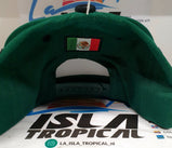 PET met Mexicaanse logo./ Gorras con letras y bandera mexica.